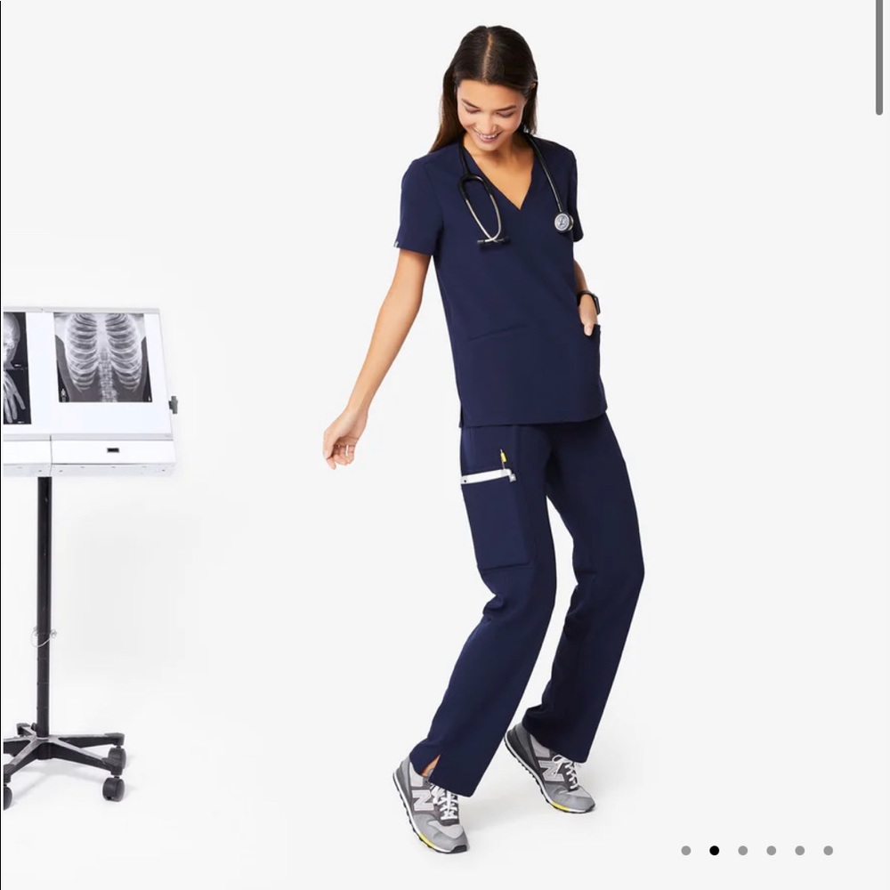Figs Kade Cargo Scrub Pant. Size Medium.
